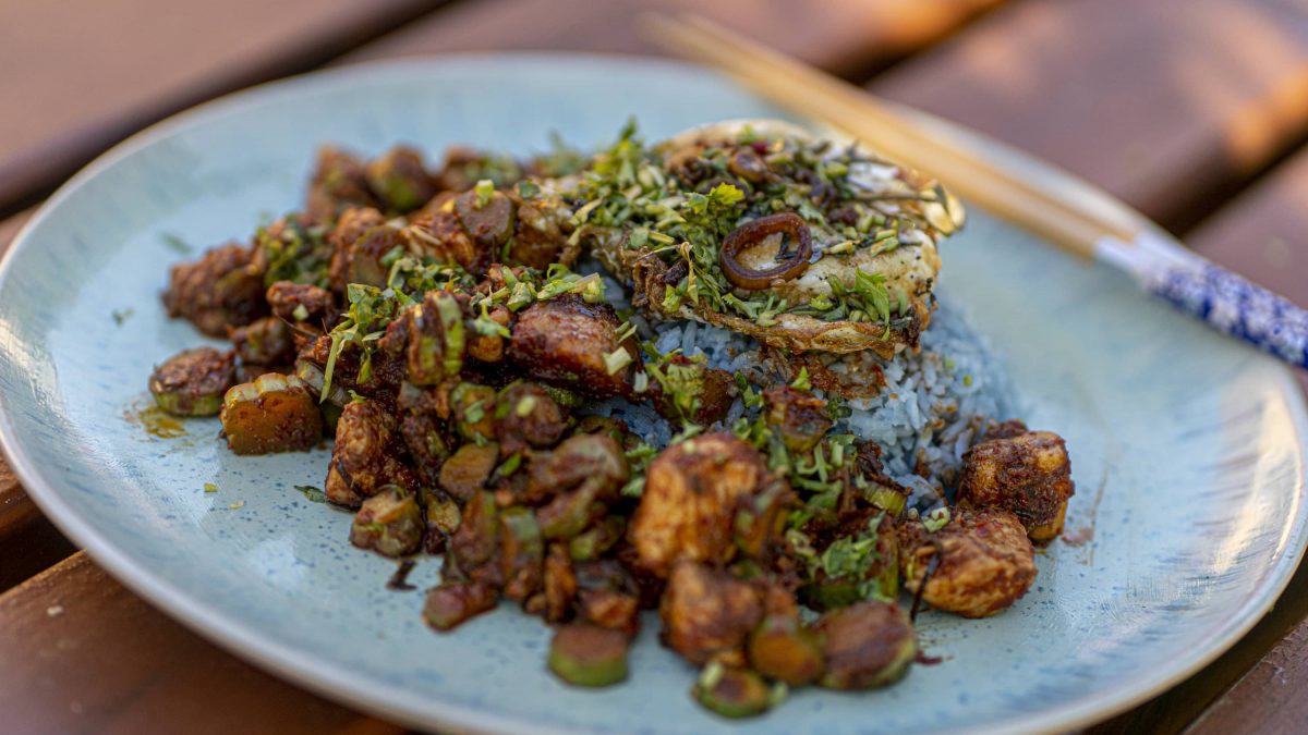 Pad Prik Gaeng: authentisches Thai Street Food Gericht aus dem Wok ...